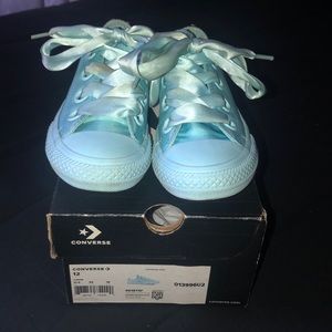 Little Girls Converse Size 12 (preschool)